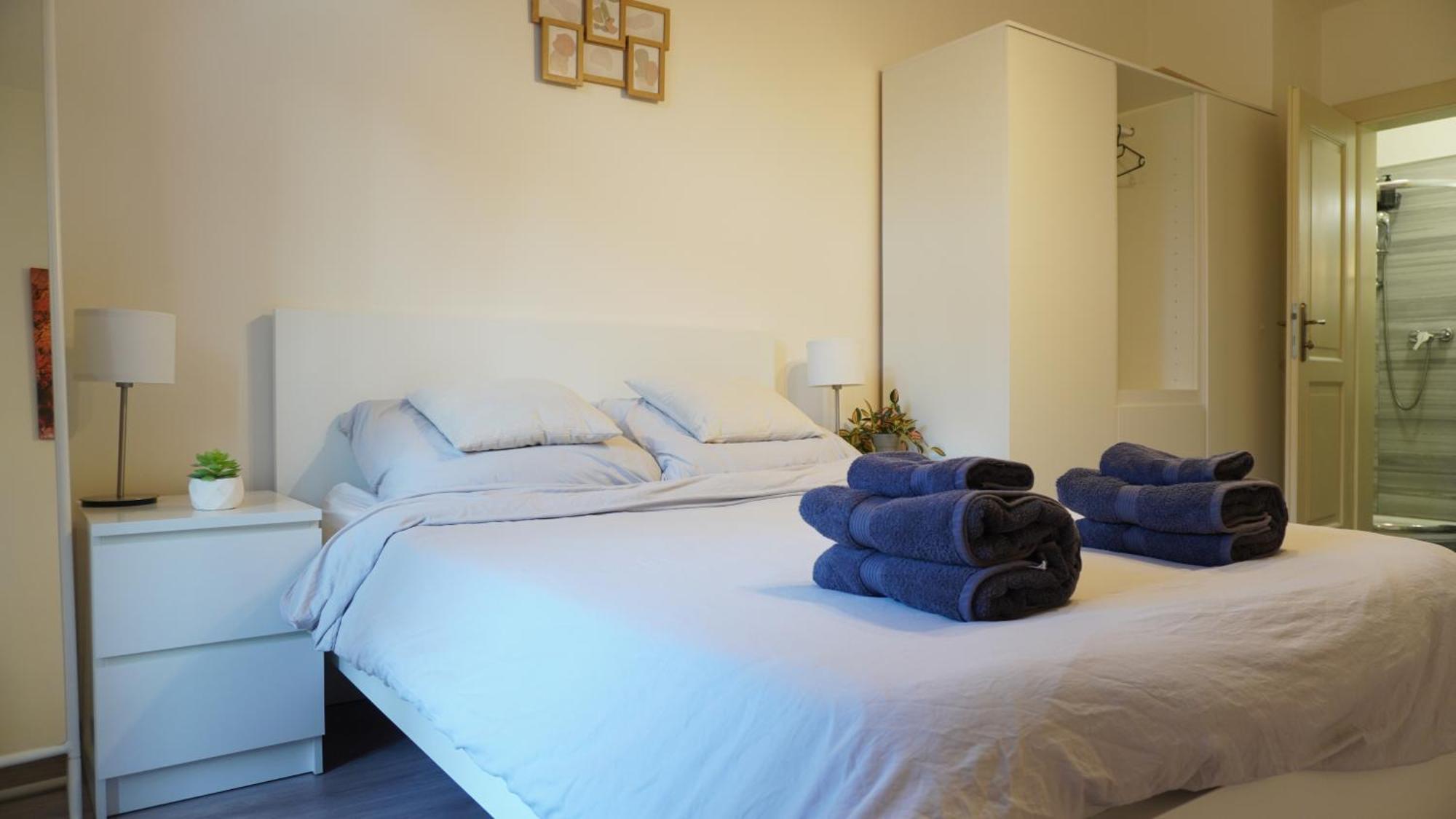 Appartement Flat With Balcony And Garage Praag