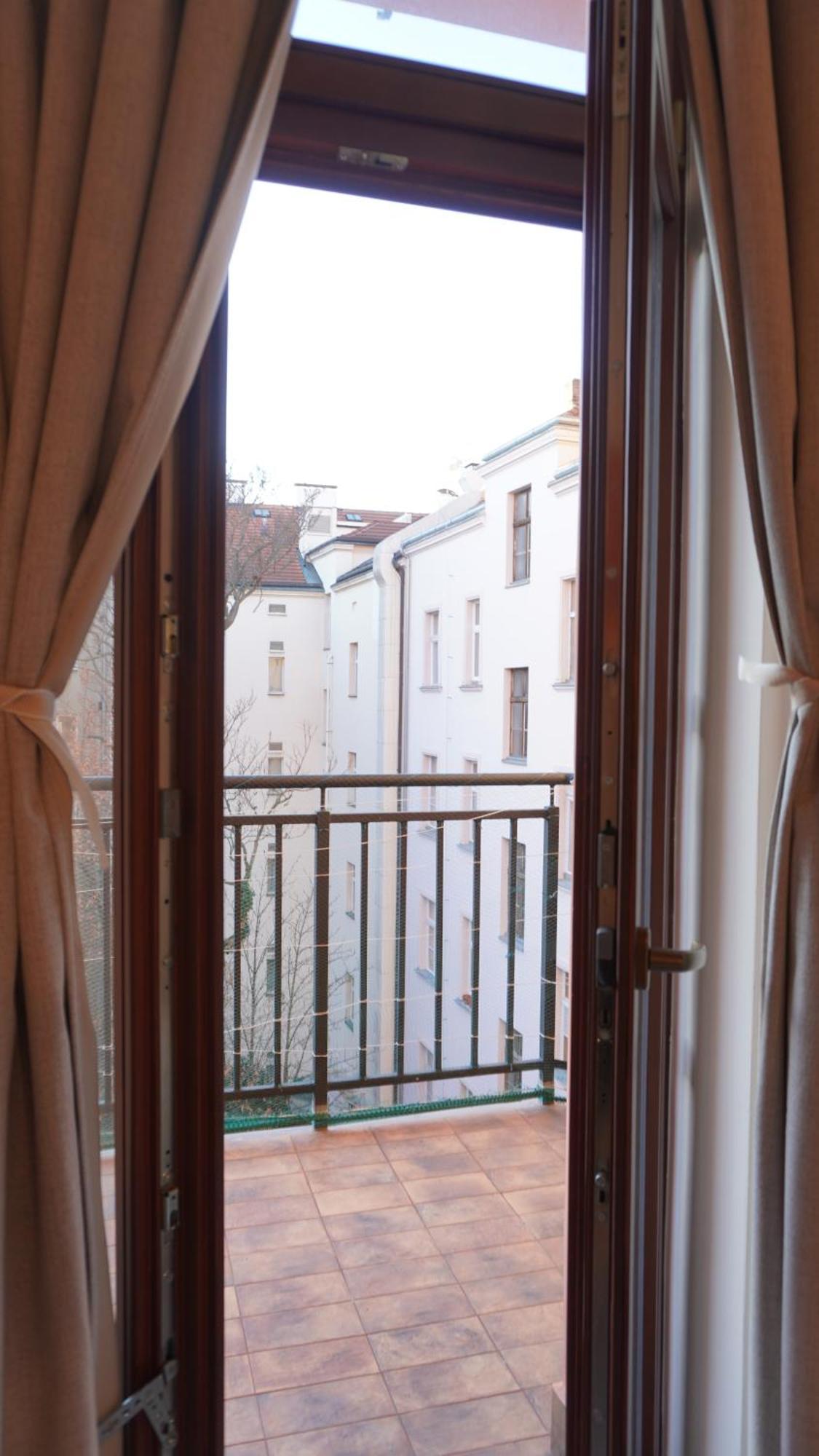Appartement Flat With Balcony And Garage *