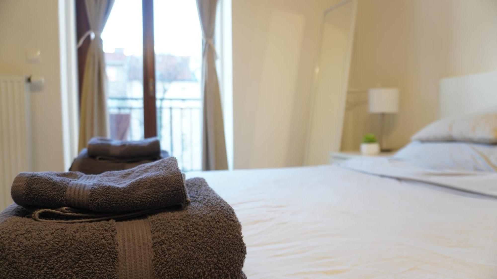Flat With Balcony And Garage Praag